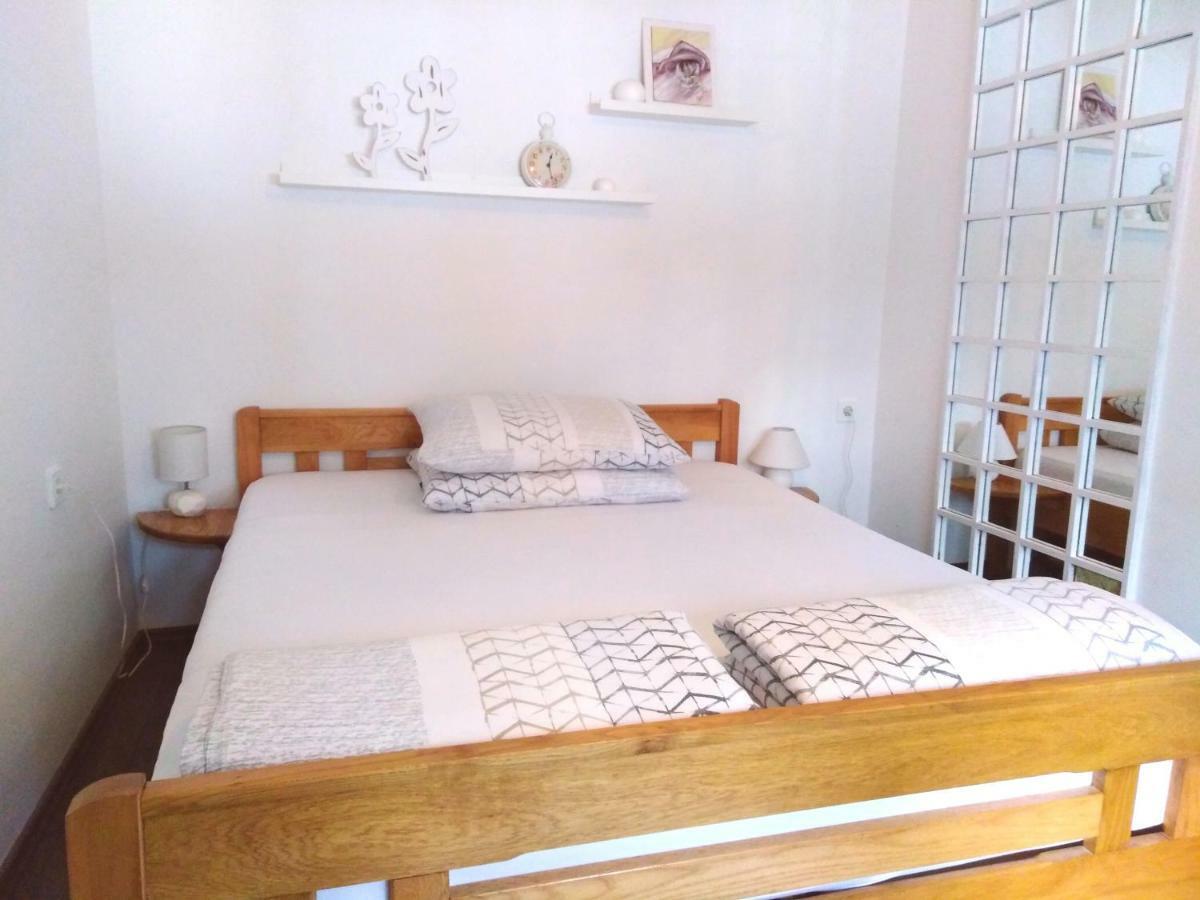 Spacious Apartment "Ana" On Lake Sabljaci オグリン エクステリア 写真